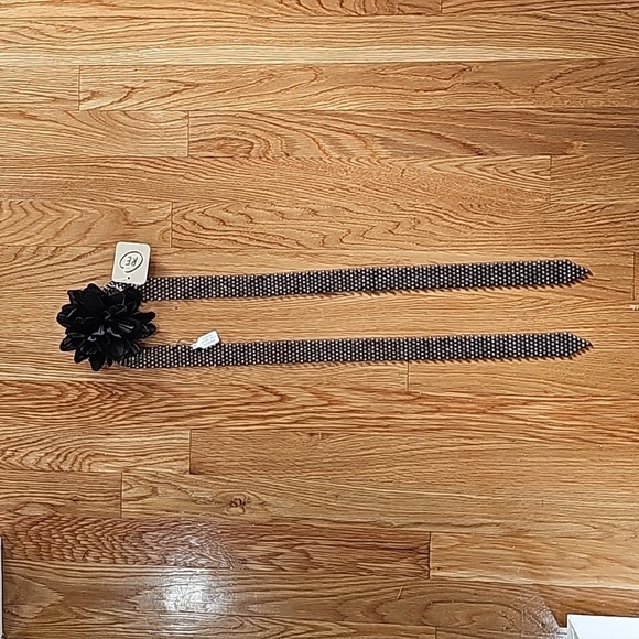 NWT Free People Royce Flower Choker with Crystal Rhinestones Black Center Flower - Picture 3 of 10